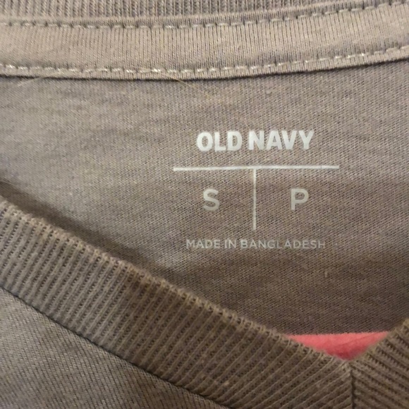 Old navy tee - Picture 2 of 3
